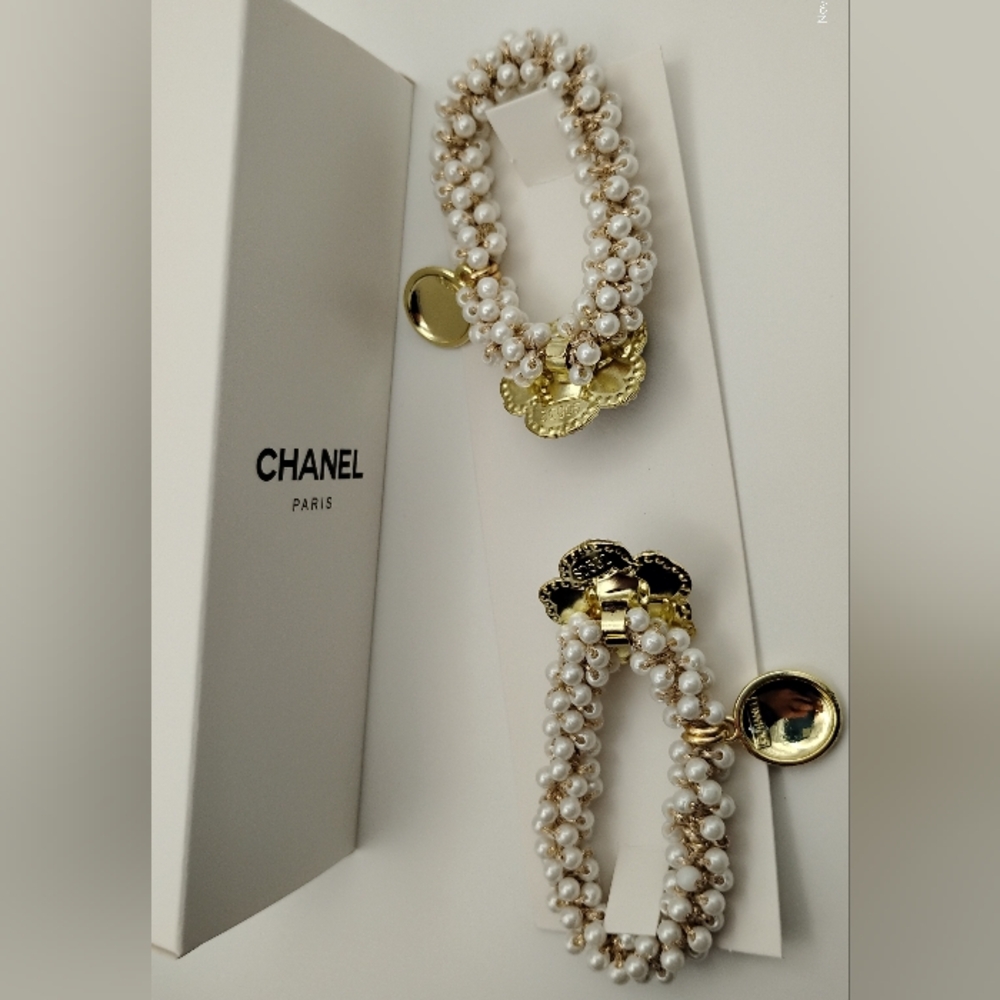 CHANEL Pearl&Gold Hair Bands Can Also Be Used As Bracelets Serial # On Them - Picture 3 of 4